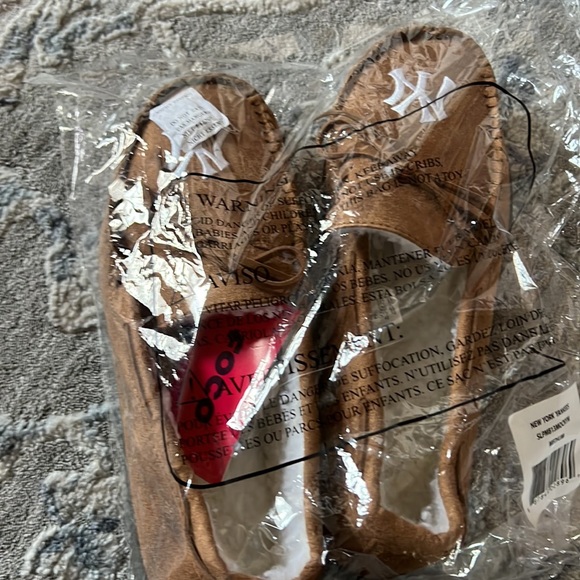 Foco New York Yankee Slippers 🆕 - Picture 2 of 4